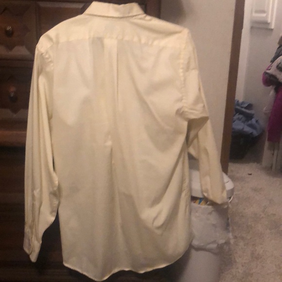 Men’s Medium Yellow Van Huesen Dress Shirt - Picture 4 of 4